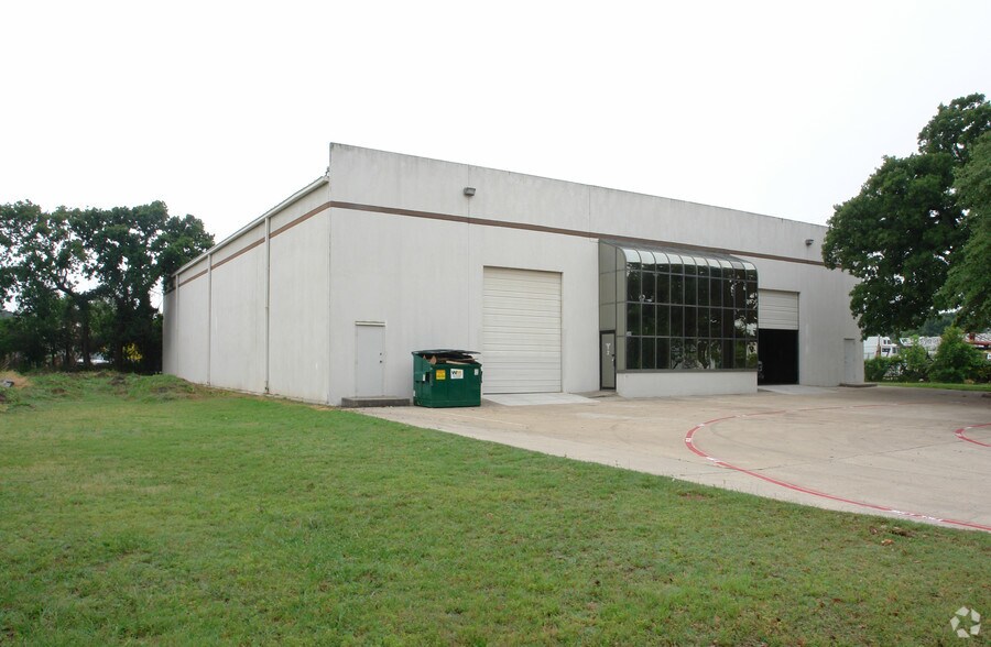More Photos Of 344 McDonnell St, Lewisville Warehouse For Sale