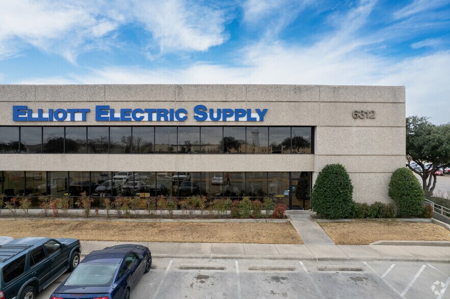 More Photos Of 6312 Airport Fwy, Fort Worth Distribution For Lease