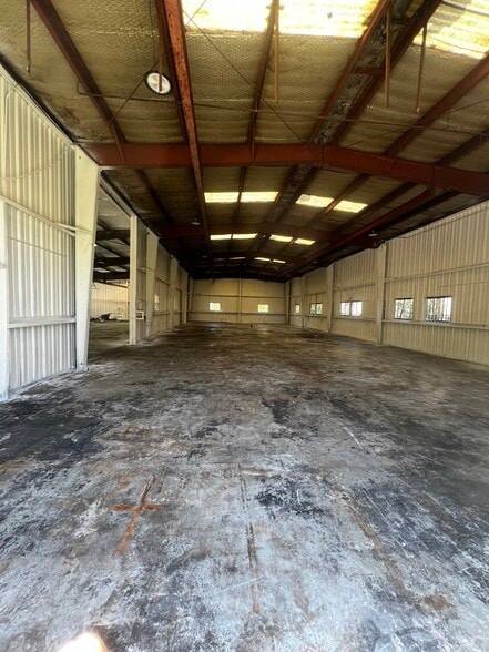 More Photos Of 6827 La Paseo St, Houston Warehouse For Lease