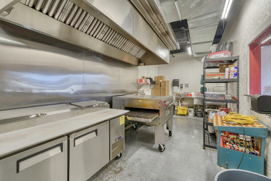 More Photos Of 710 S May St, Madisonville General Retail For Sale