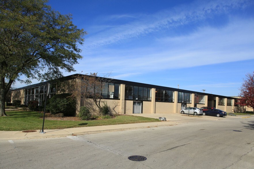 More Photos Of 4242 W Bryn Mawr Ave, Chicago Manufacturing For Lease