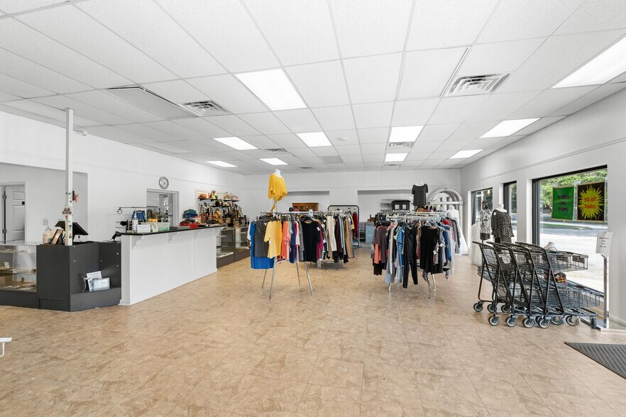 More Photos Of 6 Television Cir, Savannah Freestanding For Lease