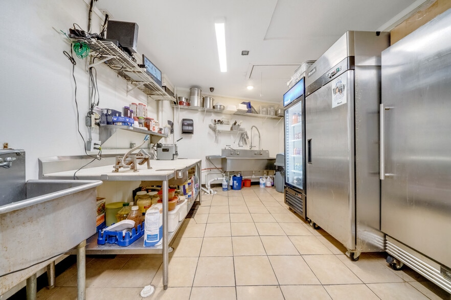 More Photos Of 1718 S Ewing Ave, Dallas Restaurant For Lease
