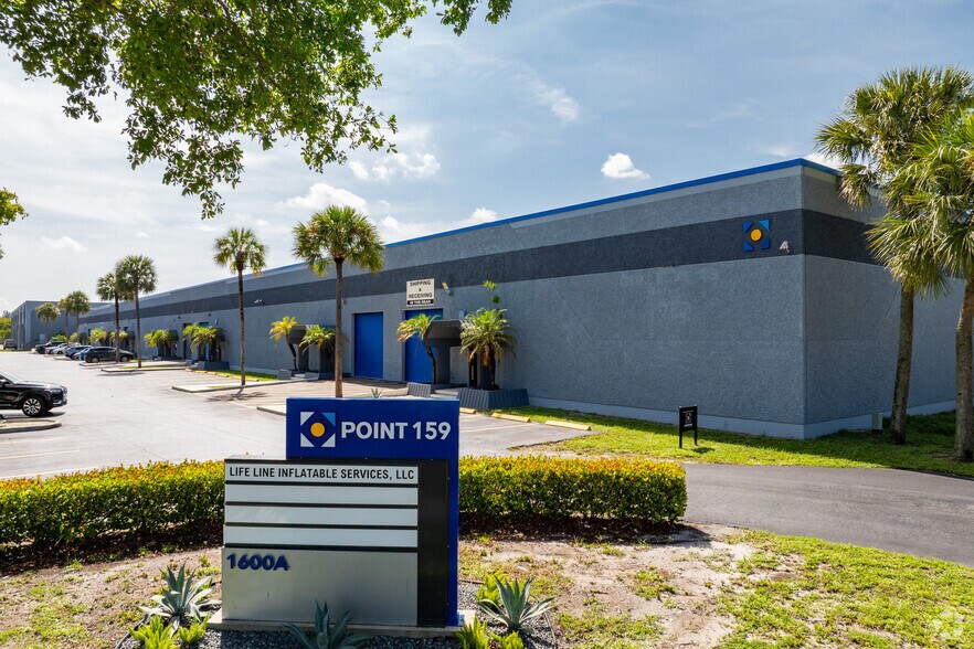 Primary Photo Of 1588-1600 NW 159th St, Miami Warehouse For Lease