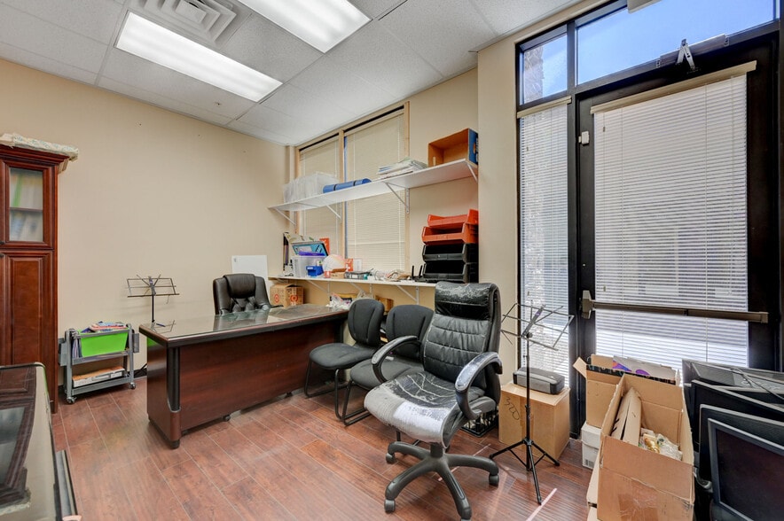 More Photos Of 6284 Spring Mountain Rd, Las Vegas Office For Sale