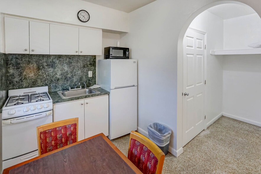 More Photos Of 1743 Wiley St, Hollywood Hotel For Sale