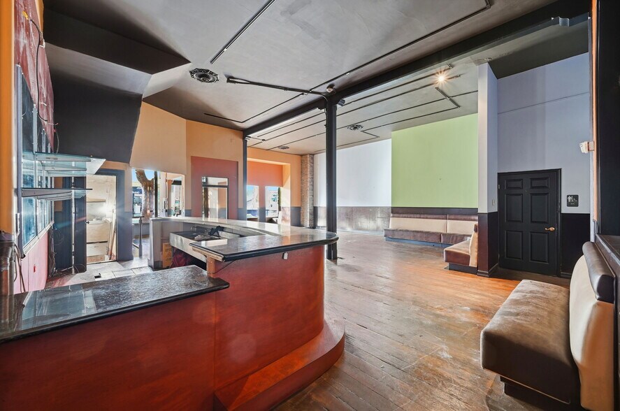 More Photos Of 1037 Valencia St, San Francisco General Retail For Lease