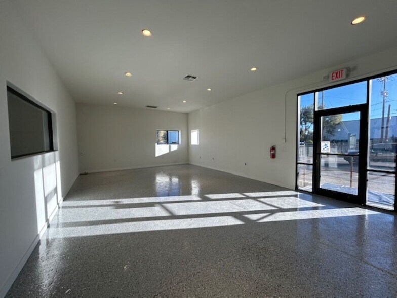 More Photos Of 303 N Summit Ave, Prescott Warehouse For Lease