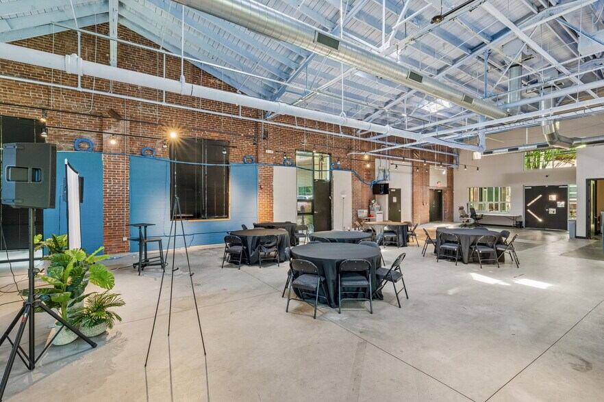More Photos Of 2300 Charlotte Ave, Nashville Office For Sale