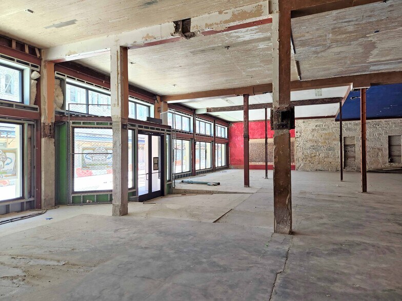 More Photos Of 333-341 W Commerce St, San Antonio Storefront For Lease