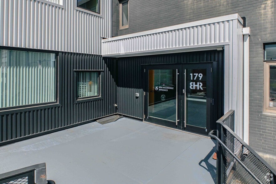 More Photos Of 179 Bear Hill Rd, Waltham Research And Development For Lease