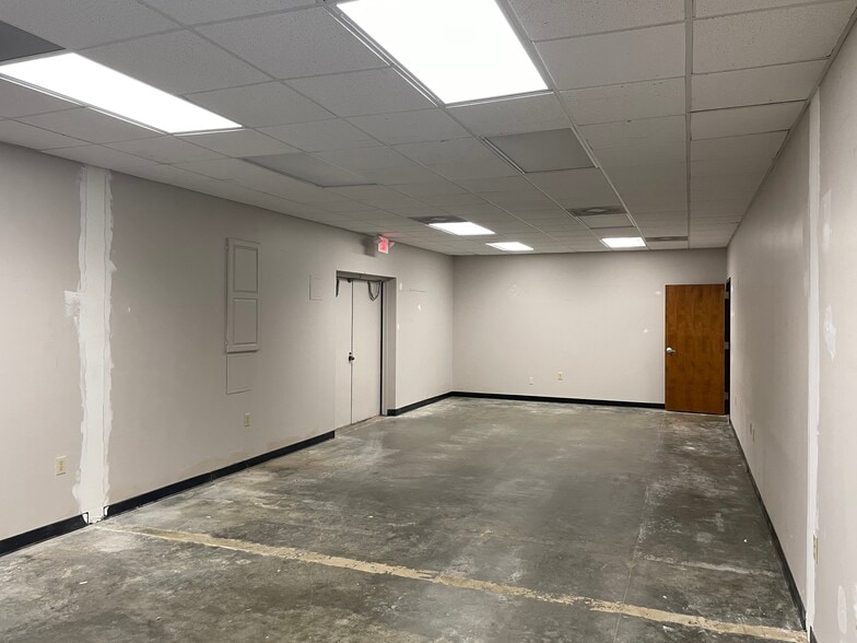 More Photos Of 7343 W Friendly Ave, Greensboro Light Distribution For Lease