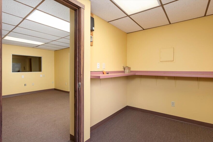 More Photos Of 932 French Rd, Cheektowaga Office For Sale