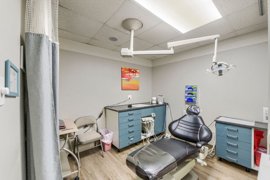 More Photos Of 4005 Broadway St, Houston Medical For Sale