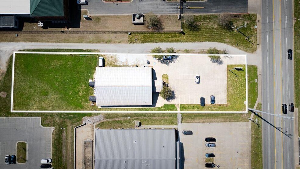 More Photos Of 910 SE 14th St, Bentonville Office For Sale