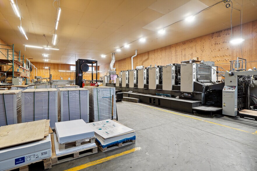 More Photos Of 717 St Saint-Pierre S, Joliette Manufacturing For Lease