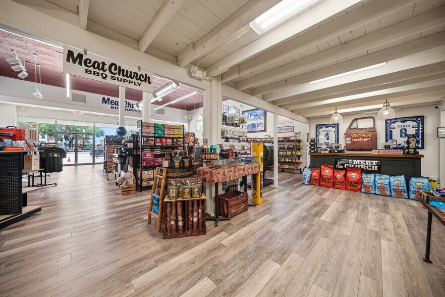 More Photos Of 114 W Main St, Waxahachie Storefront For Lease