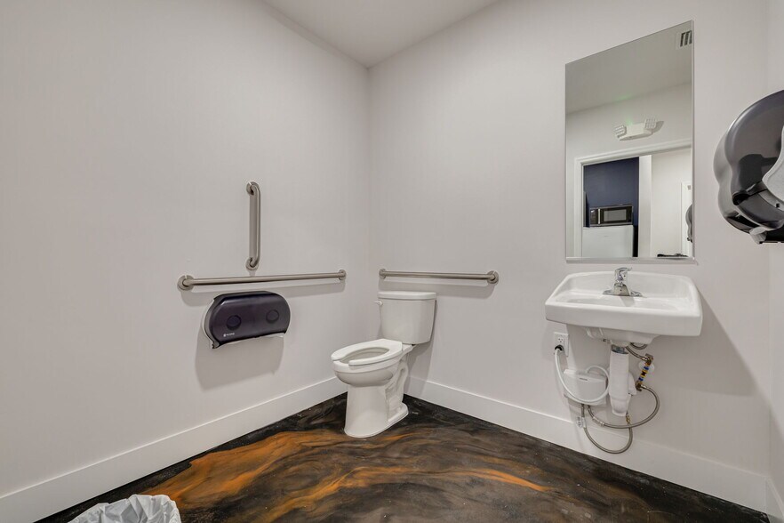 More Photos Of 2312 US Highway 19, Holiday Office For Sale