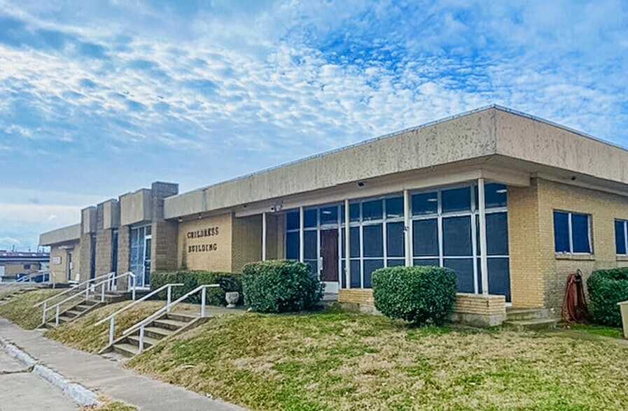 Primary Photo Of 1219 Parker St, Goldthwaite Specialty For Sale