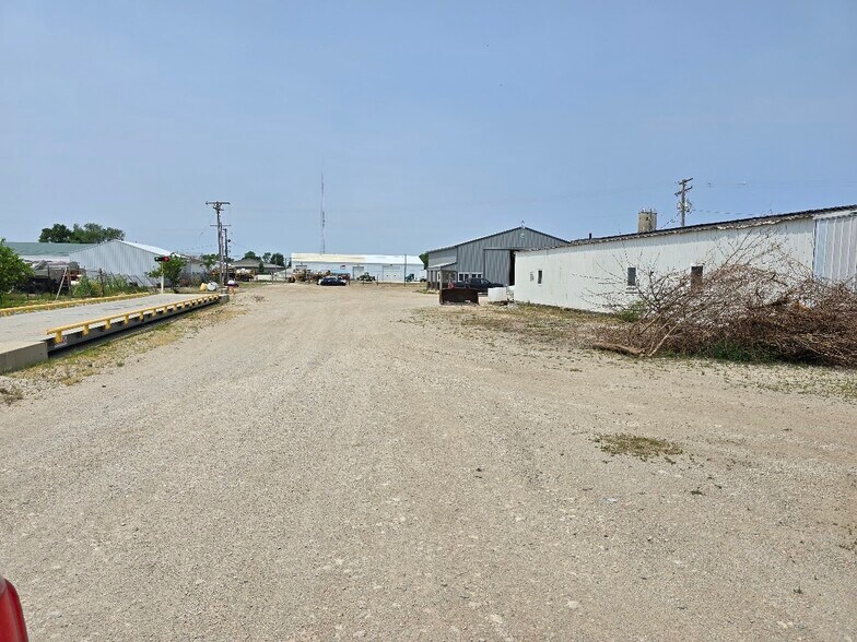 More Photos Of 808 W Walnut St, Fairbury Industrial For Sale