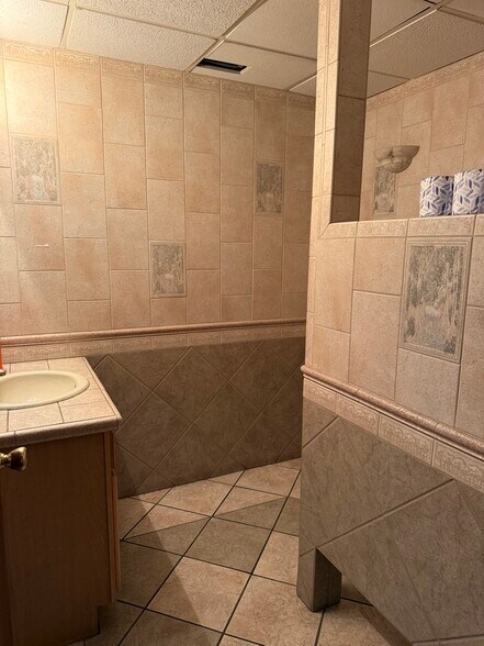 More Photos Of 150 N Walsh Dr, Casper General Retail For Lease