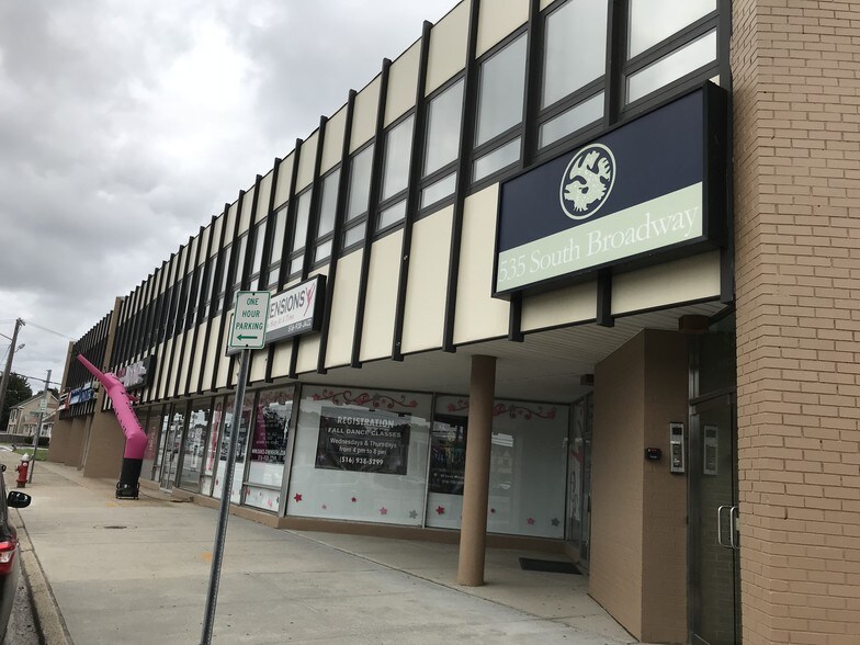 More Photos Of 535 S Broadway, Hicksville Office For Lease