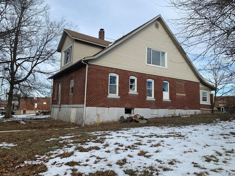 More Photos Of 325 Iris Ct, Saint Clair Medical For Sale