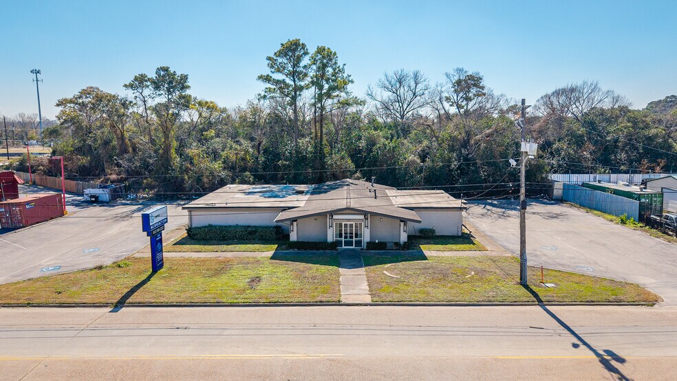 More Photos Of 7030 Bretshire Dr, Houston Medical For Sale