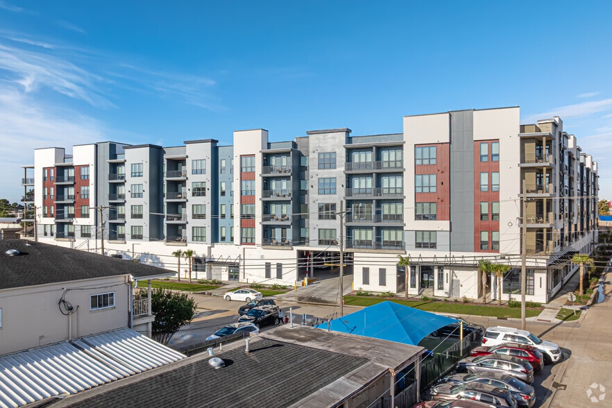 More Photos Of 3100 Lake Villa Dr, Metairie Apartments For Lease