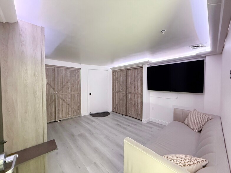 More Photos Of 1385 Harrison St, San Francisco Flex For Sale