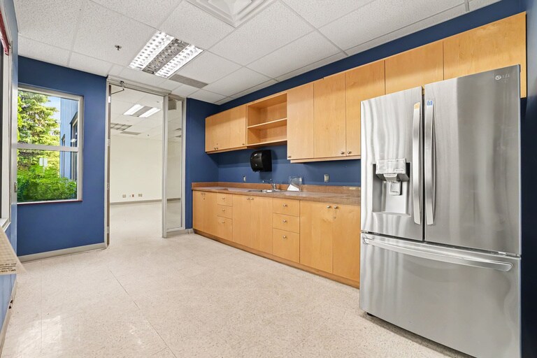 More Photos Of 90 Bill Leathem Dr, Ottawa Distribution For Sale
