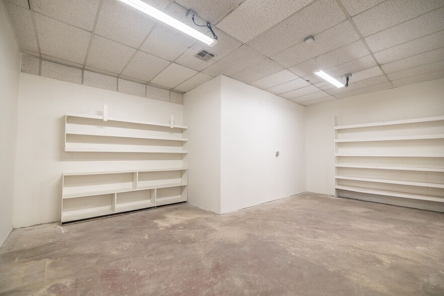 More Photos Of 2423 W Campbell Ave, Phoenix Warehouse For Sale