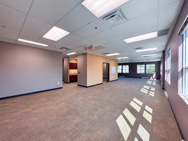 More Photos Of 33 Weldon St, Moncton Office For Lease