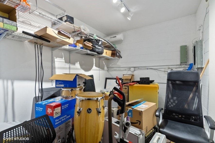 More Photos Of 1434 W Montrose Ave, Chicago Storefront For Sale