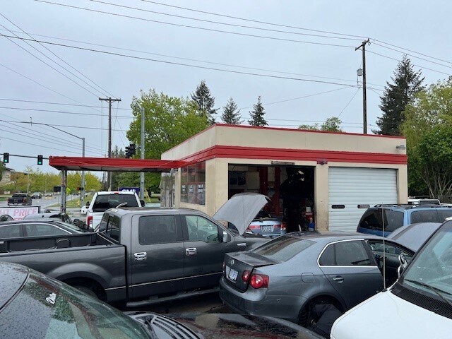 More Photos Of 2903 Center St NE, Salem Auto Repair For Sale