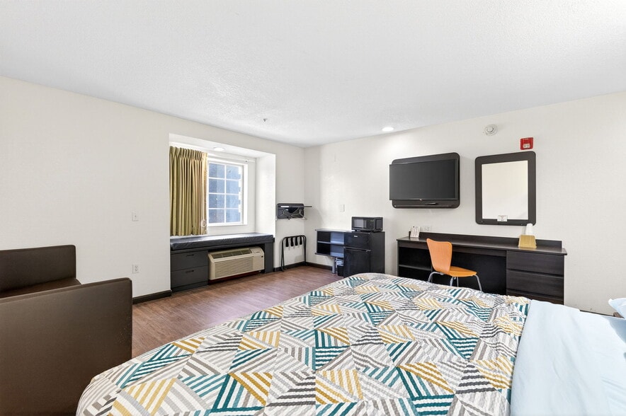 More Photos Of 1901 Broadcast St, Gastonia Hotel For Sale