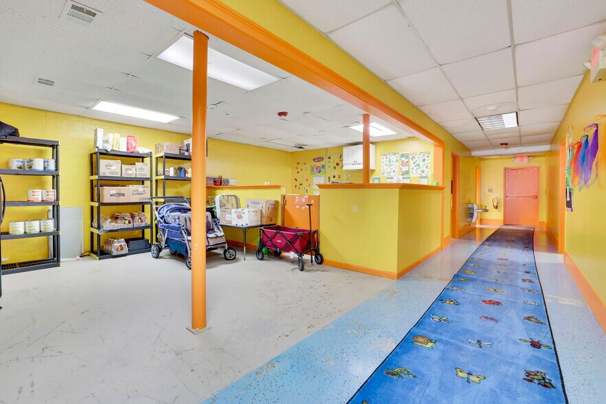 More Photos Of 1370 Lockhart Dr NW, Kennesaw Office For Lease