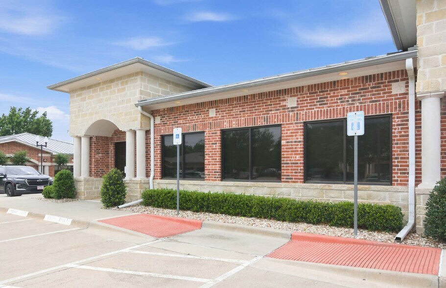More Photos Of 1139 Keller Pky, Keller Medical For Lease