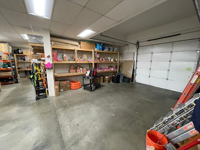 More Photos Of 13222-13228 SE 30th St, Bellevue Showroom For Lease