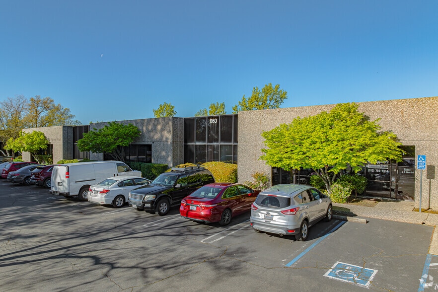More Photos Of 660 Commerce Dr, Roseville Research And Development For Lease