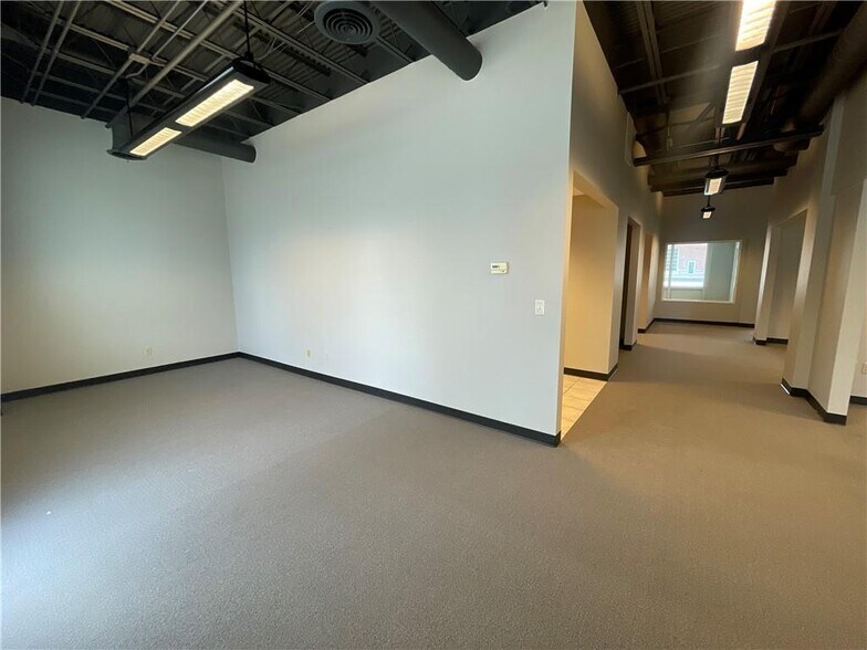 More Photos Of 206 SW 8th St, Bentonville Apartments For Lease