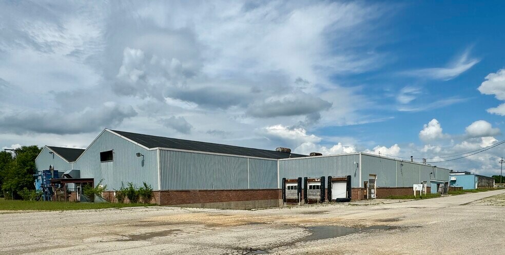 Primary Photo Of 300 N West St, Marengo Manufacturing For Sale