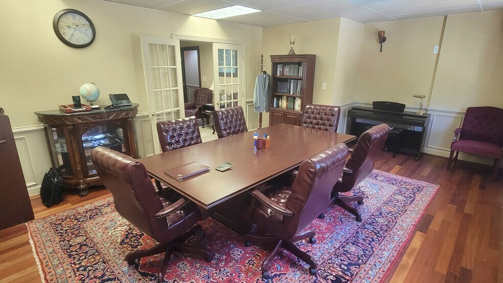 More Photos Of 12100-12128 Heritage Park Cir, Silver Spring Medical For Lease