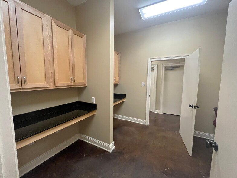 More Photos Of 1710 E Pass Rd, Gulfport Office For Sale