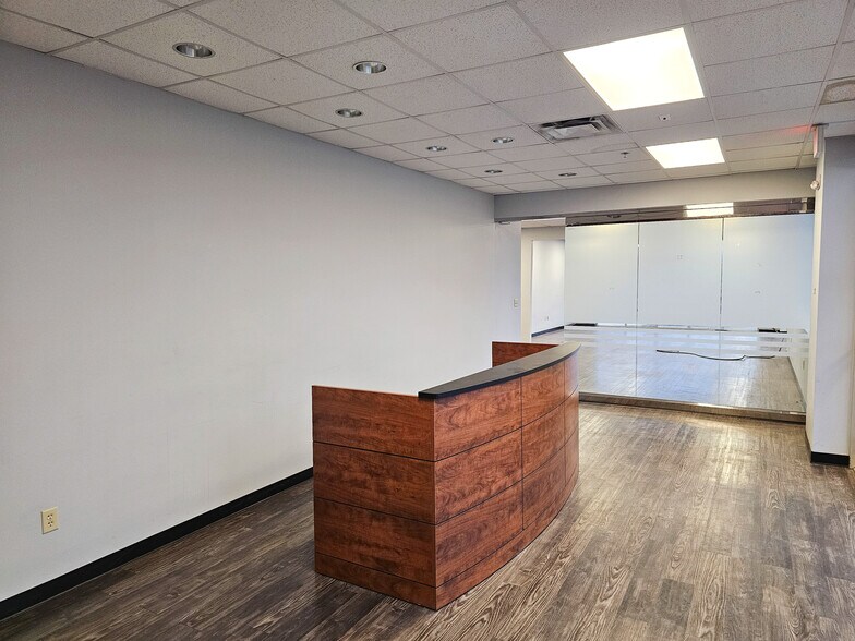 More Photos Of 6508 Tri-County Pky, Schertz Warehouse For Lease