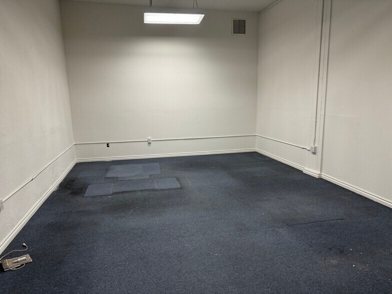 More Photos Of 955 Venice Blvd, Los Angeles Warehouse For Lease