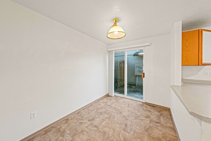 More Photos Of 516 J St, Medford Multifamily For Sale