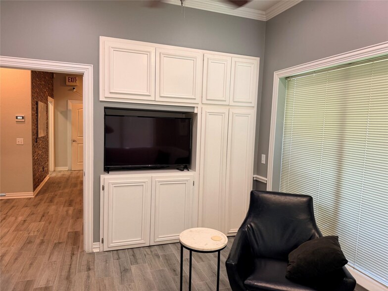 More Photos Of 5228 Village Creek Dr, Plano Office For Sale