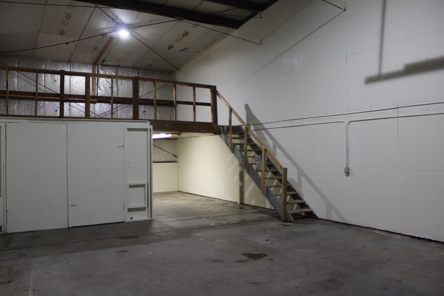 More Photos Of 701-705 Commercial Ave, Sun Prairie Industrial For Sale