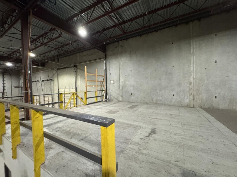 More Photos Of 7158-7168 Progress Way, Delta Service For Lease